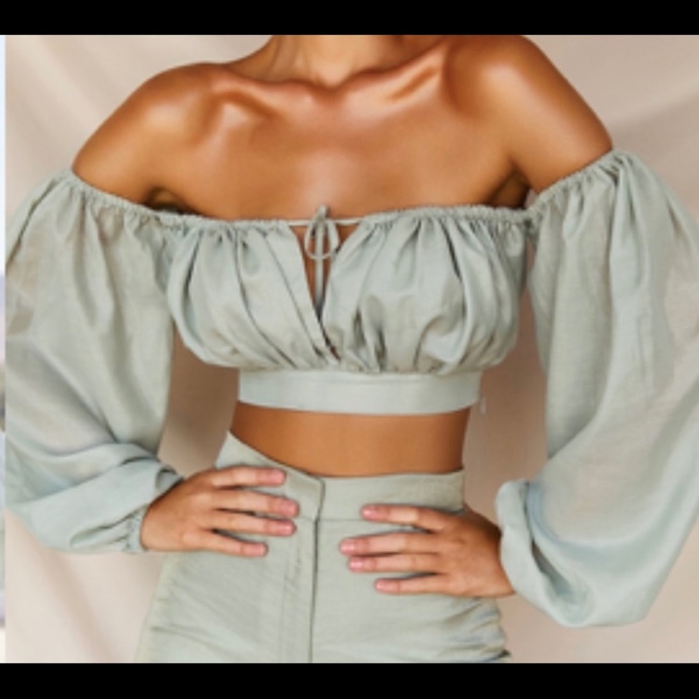Classy, sexy vacation crop top. - Picture 2 of 3